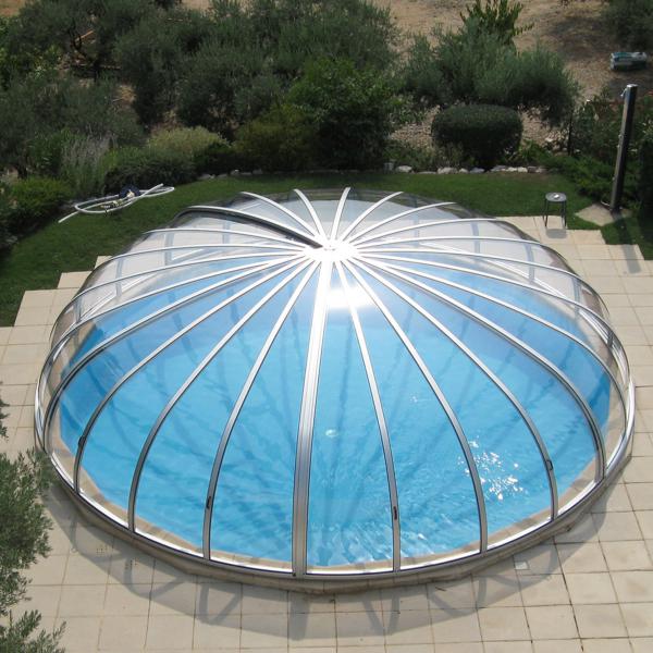 Abri de piscine pour piscine ronde de type rotonde coulissante et vitrage 100 % transparent
